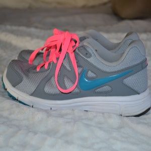 Nike Revolution 2 size 8